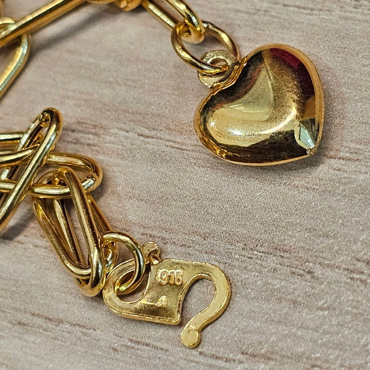 916 Gold Link Bracelet with Dangling Heart Version 2
