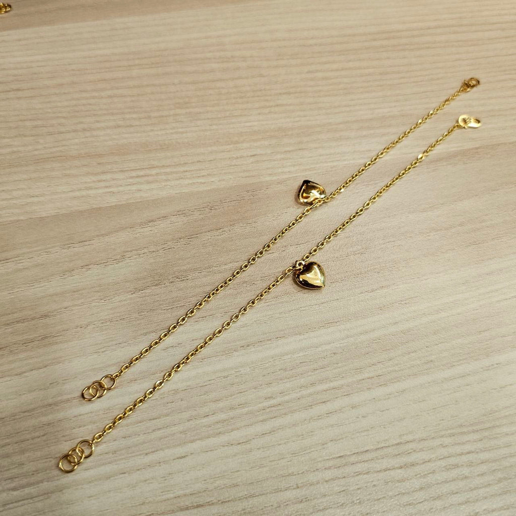 916 Gold Wan Zi Dangling Heart Bracelet Slim elegant design