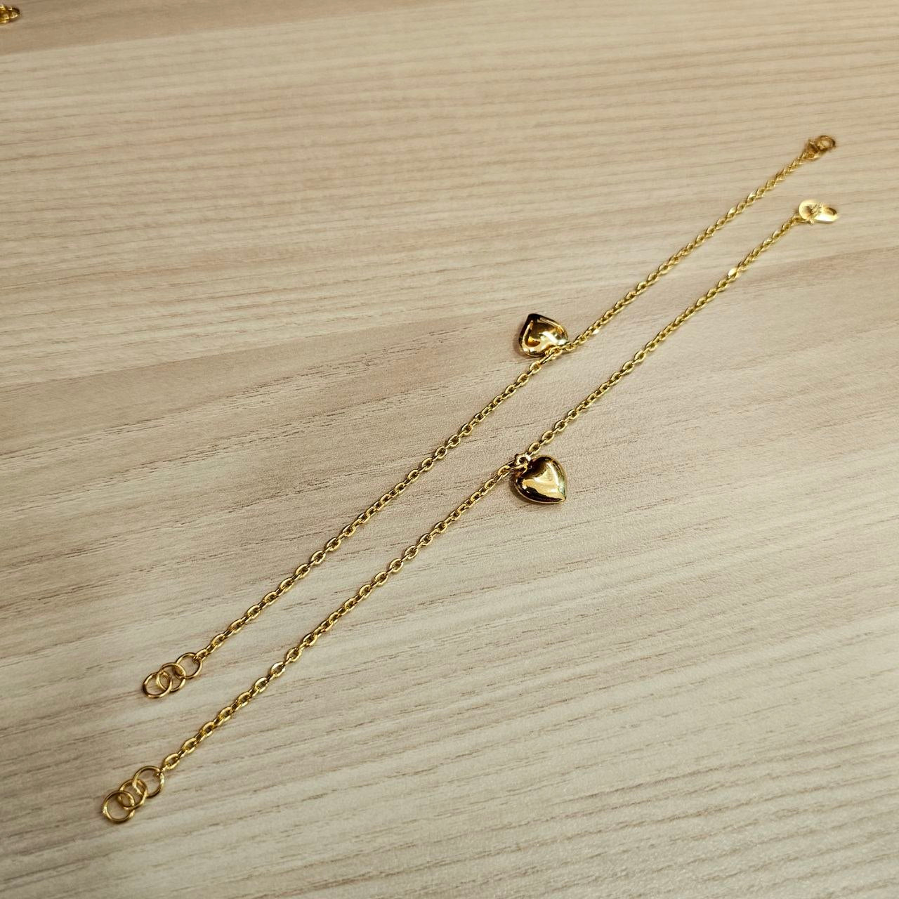 916 Gold Wan Zi Dangling Heart Bracelet Slim elegant design