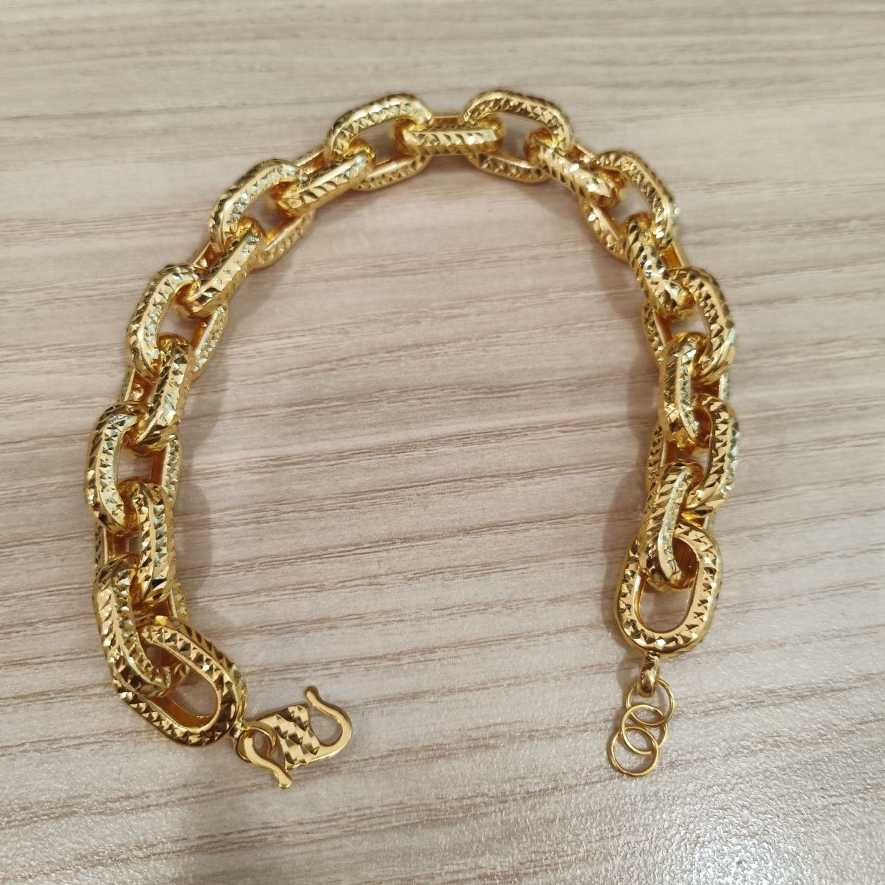 916 Gold Hollow Anchor Link Bracelet | Diamond-Cut 22K Gold