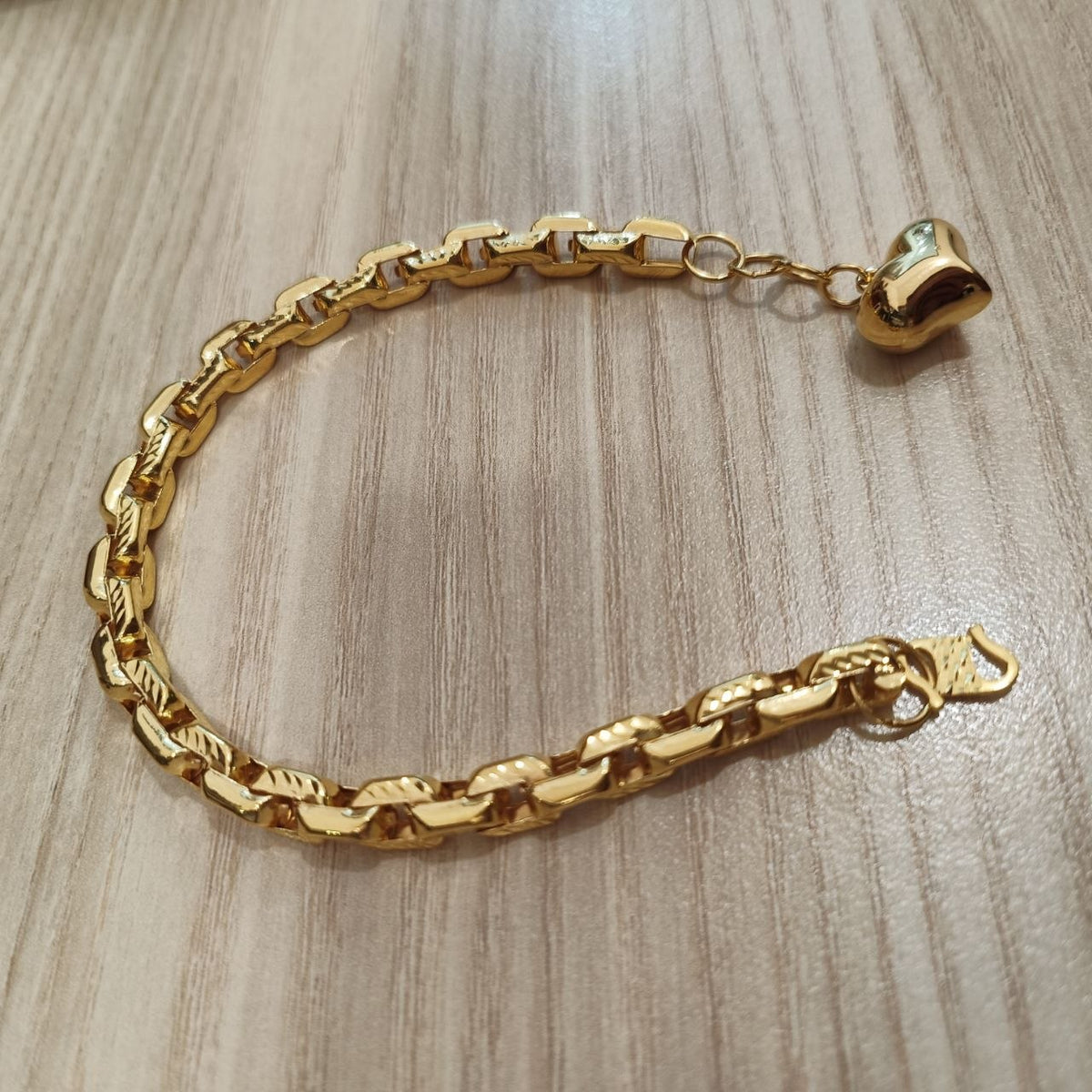 22K / 916 Gold Heavy Hollow Wanzi Heart Bracelet