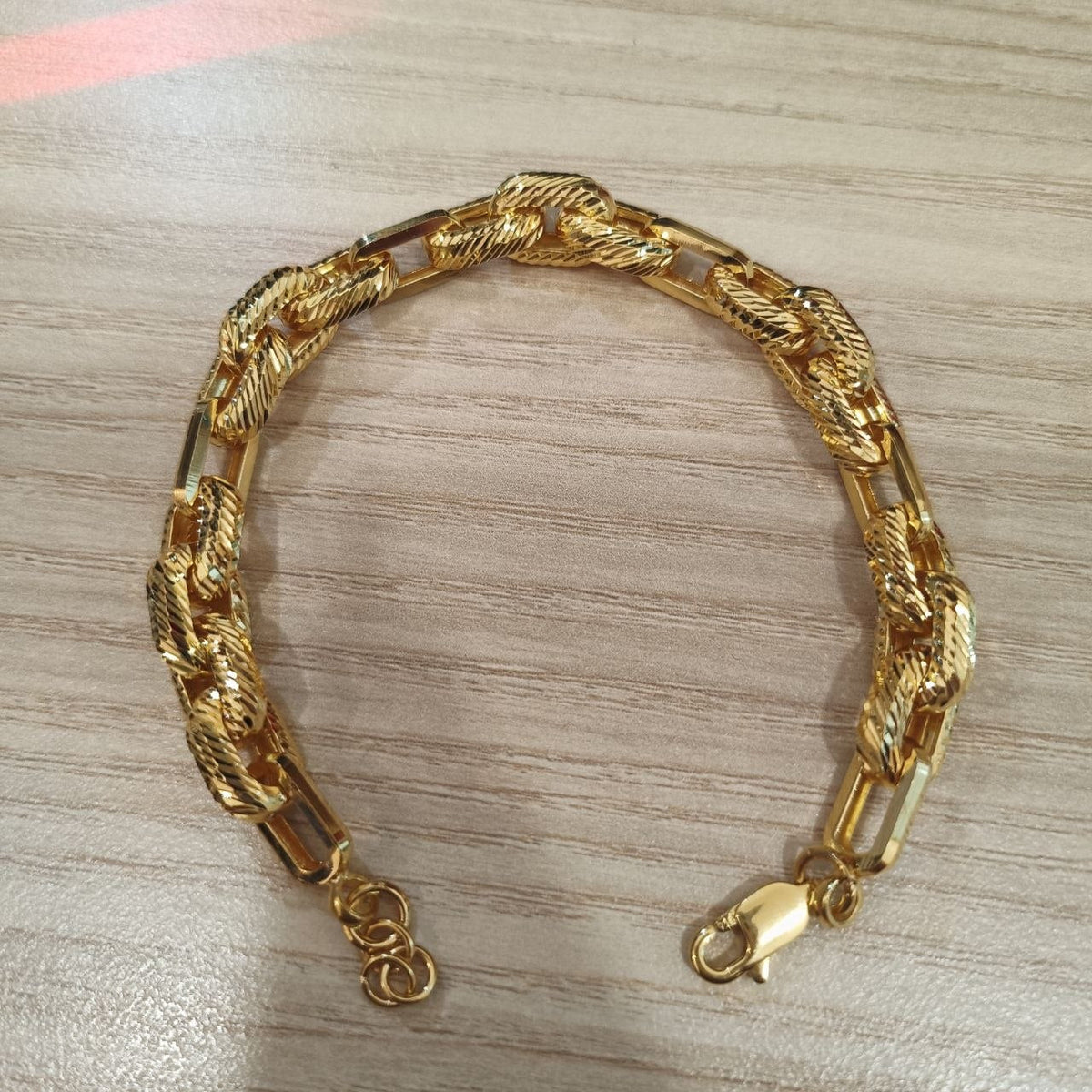 916 Gold Wan Zi Link Bracelet — Textured Hollow Design