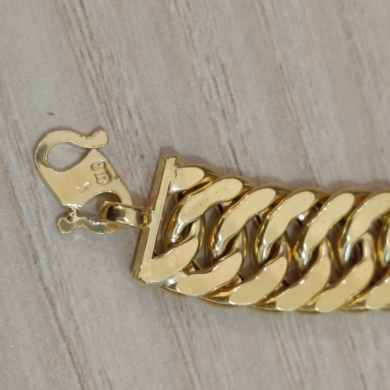 916 Gold Hollow Lipan Link Bracelet | Wide 22K Gold Statement Design