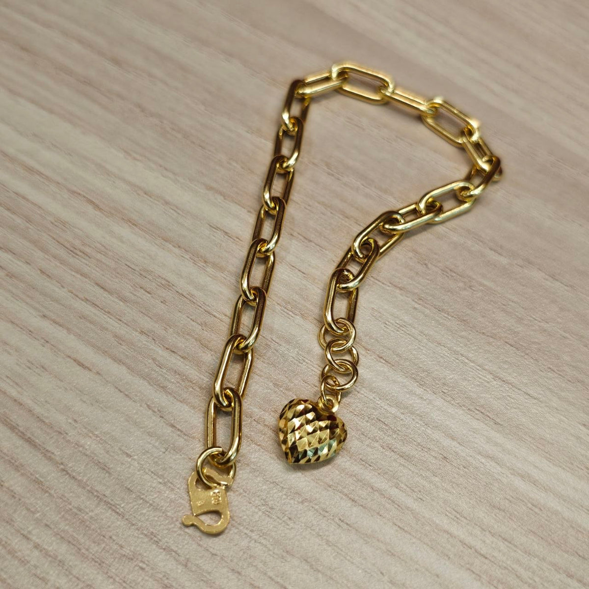 916 Gold Clip Link Bracelet with Dangling Heart