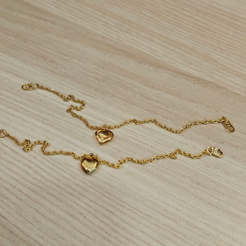 916 Gold Wan Zi Dangling Heart Bracelet Slim elegant design