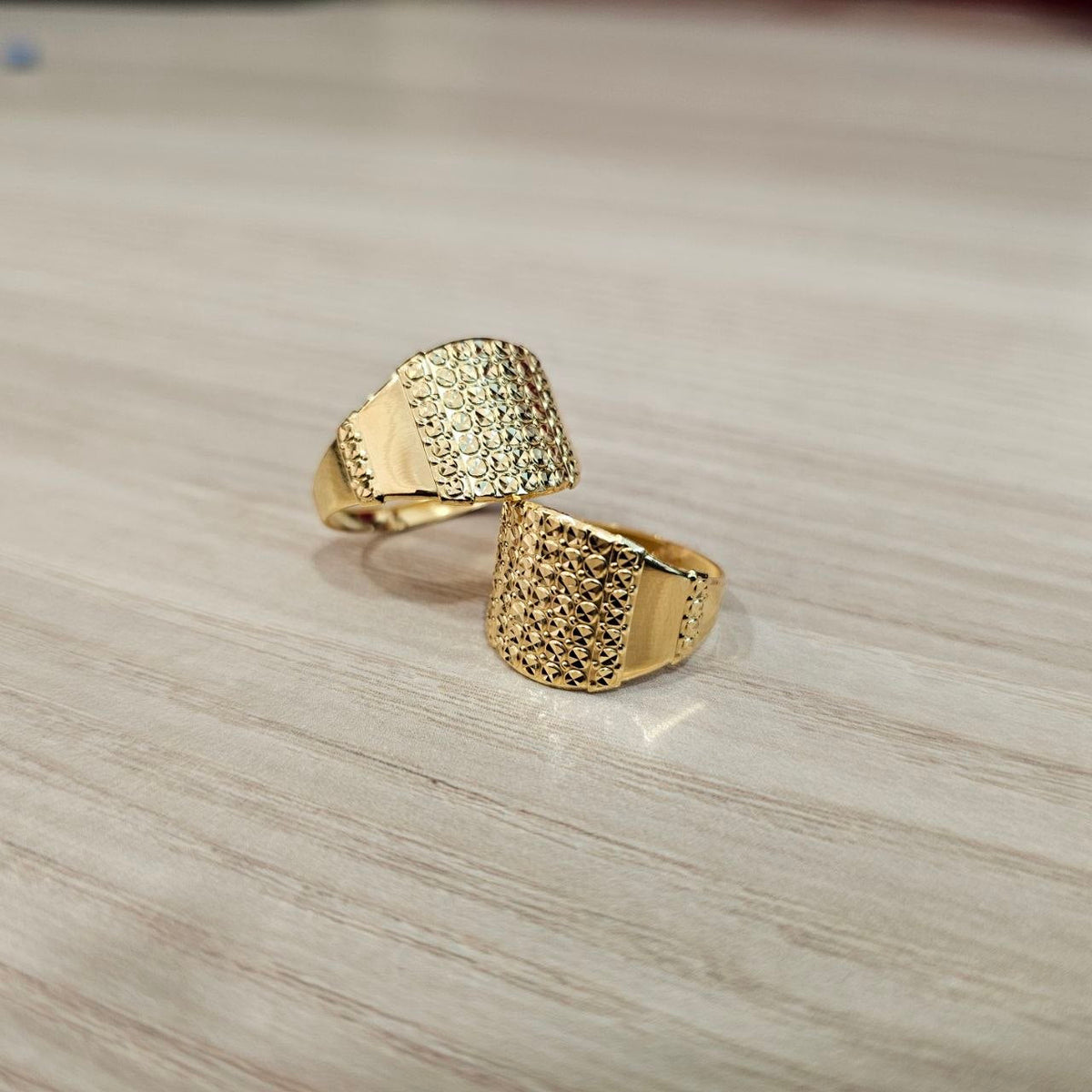 916 Gold Nuggets Ring Full Gold Feather Light