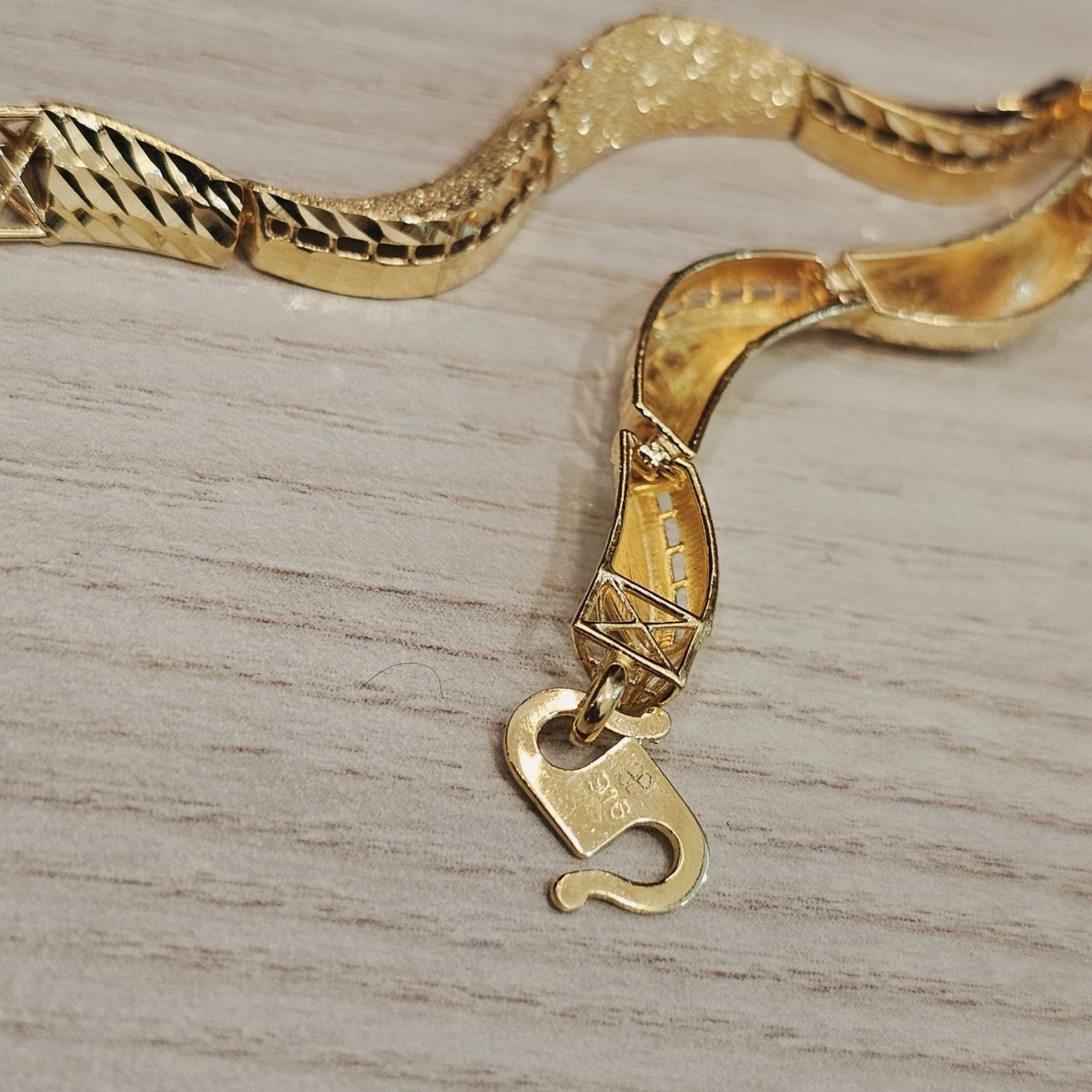 916 Gold Wavy Bracelet | New Design Elegant