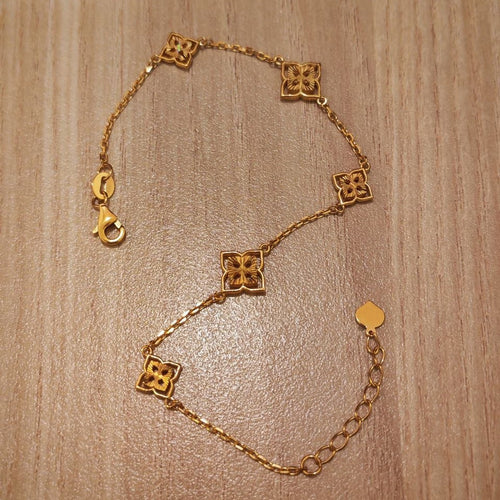 916 Gold Petal Link Bracelet | Elegant Floral-Inspired Design