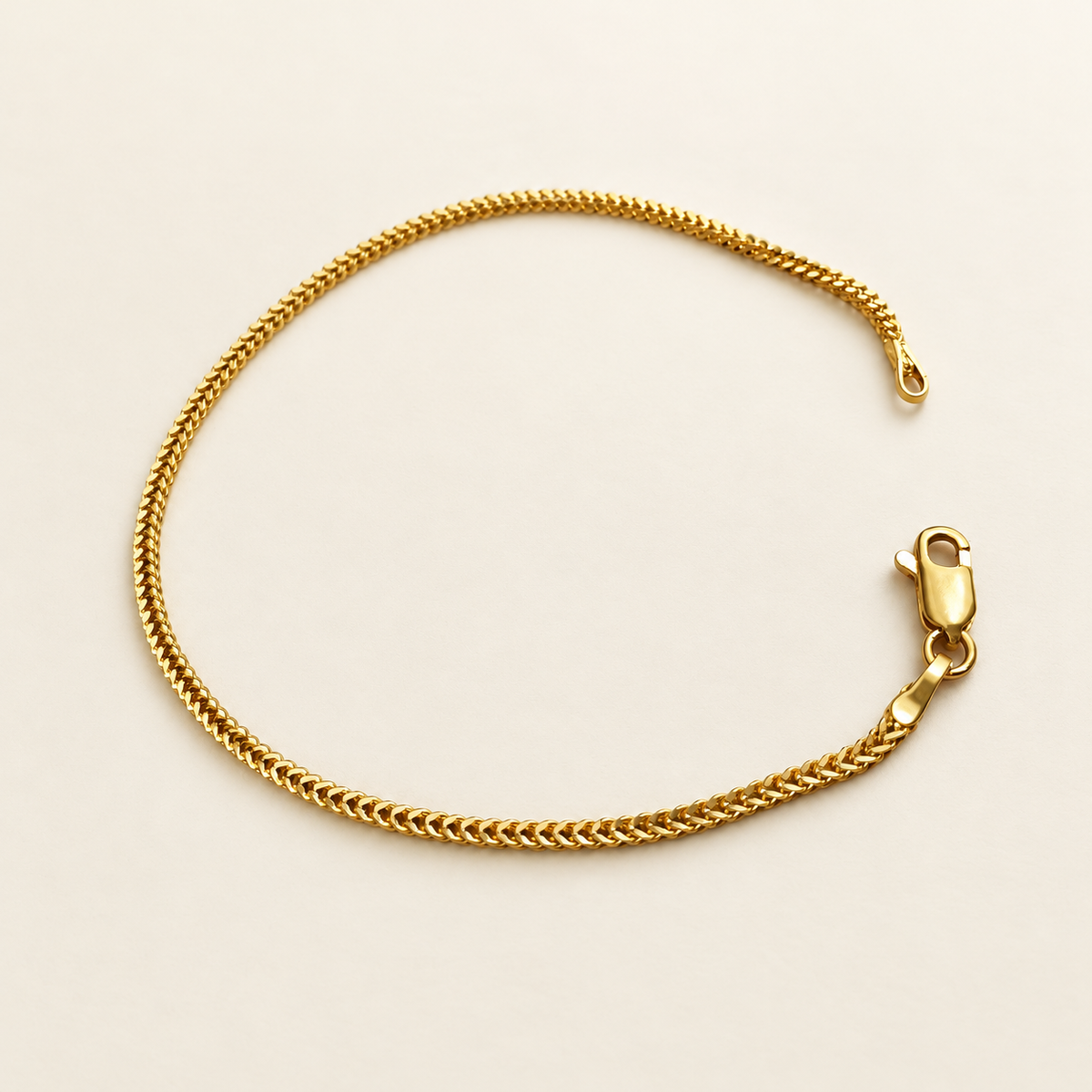Angled view of 22K / 916 gold Solid Box Bracelet with polished interlocking links