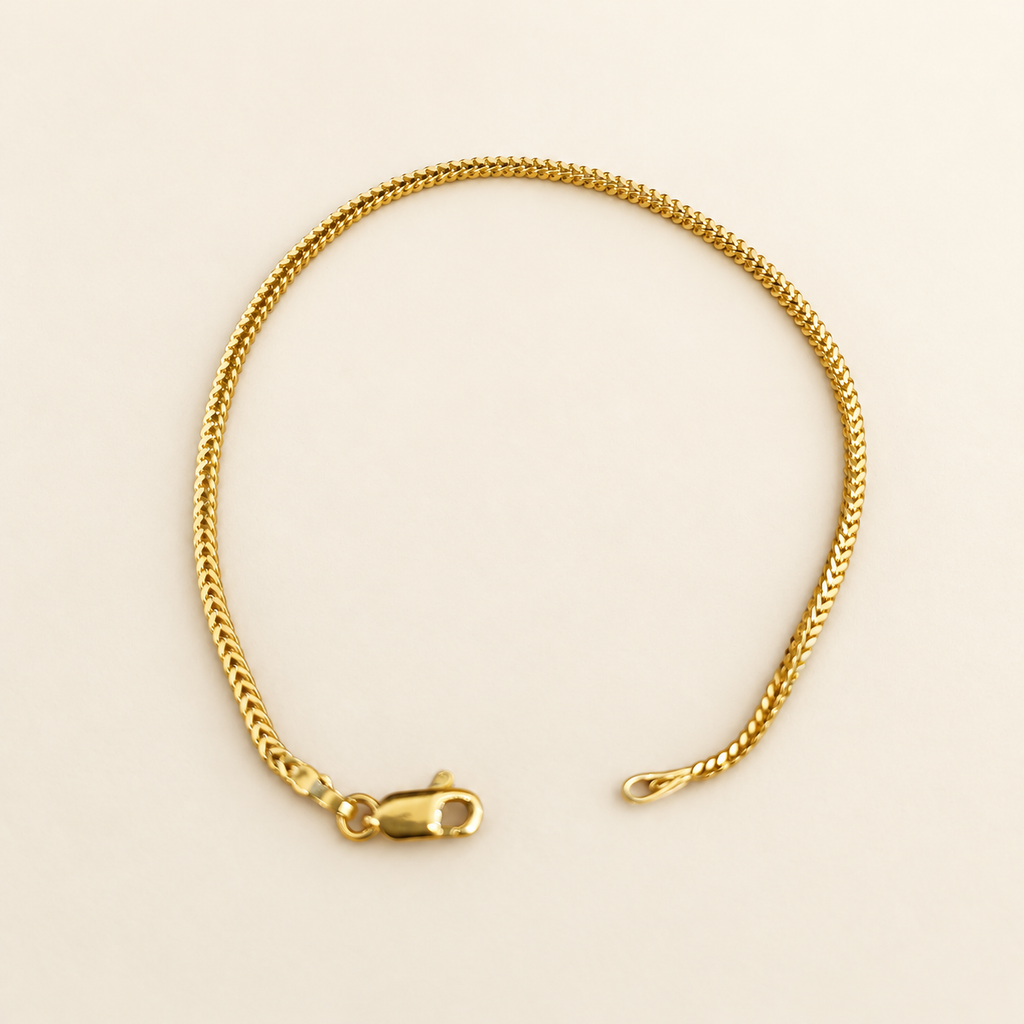 Lobster clasp view of 22K / 916 gold Solid Box Bracelet