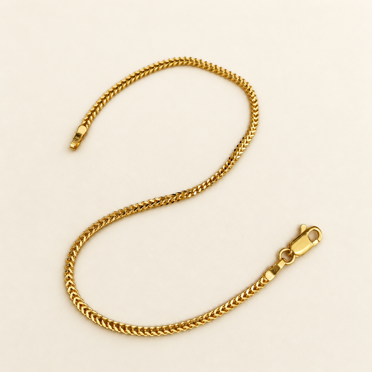 22K / 916 gold Solid Box Bracelet in a curved full view on ivory background