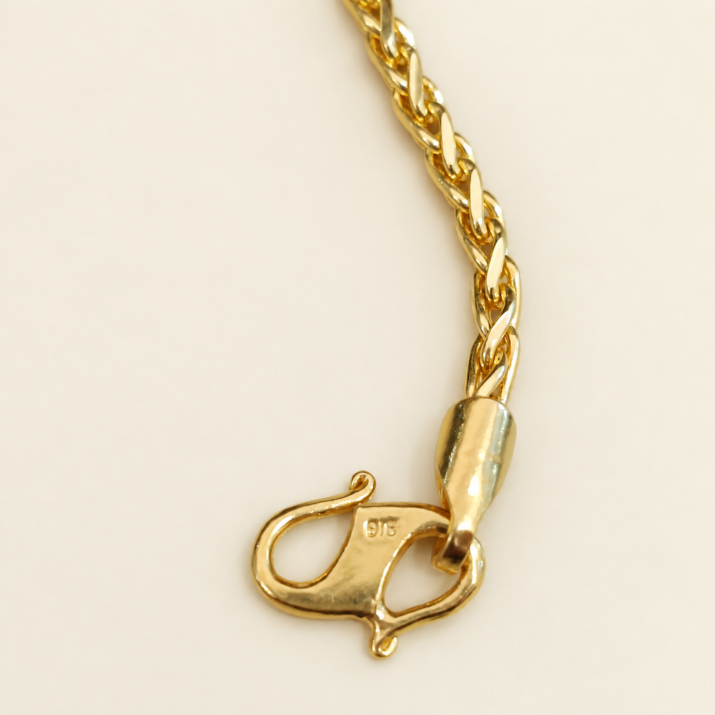 Close-up of lobster clasp and interlocking links on 22K / 916 gold Spike Bracelet